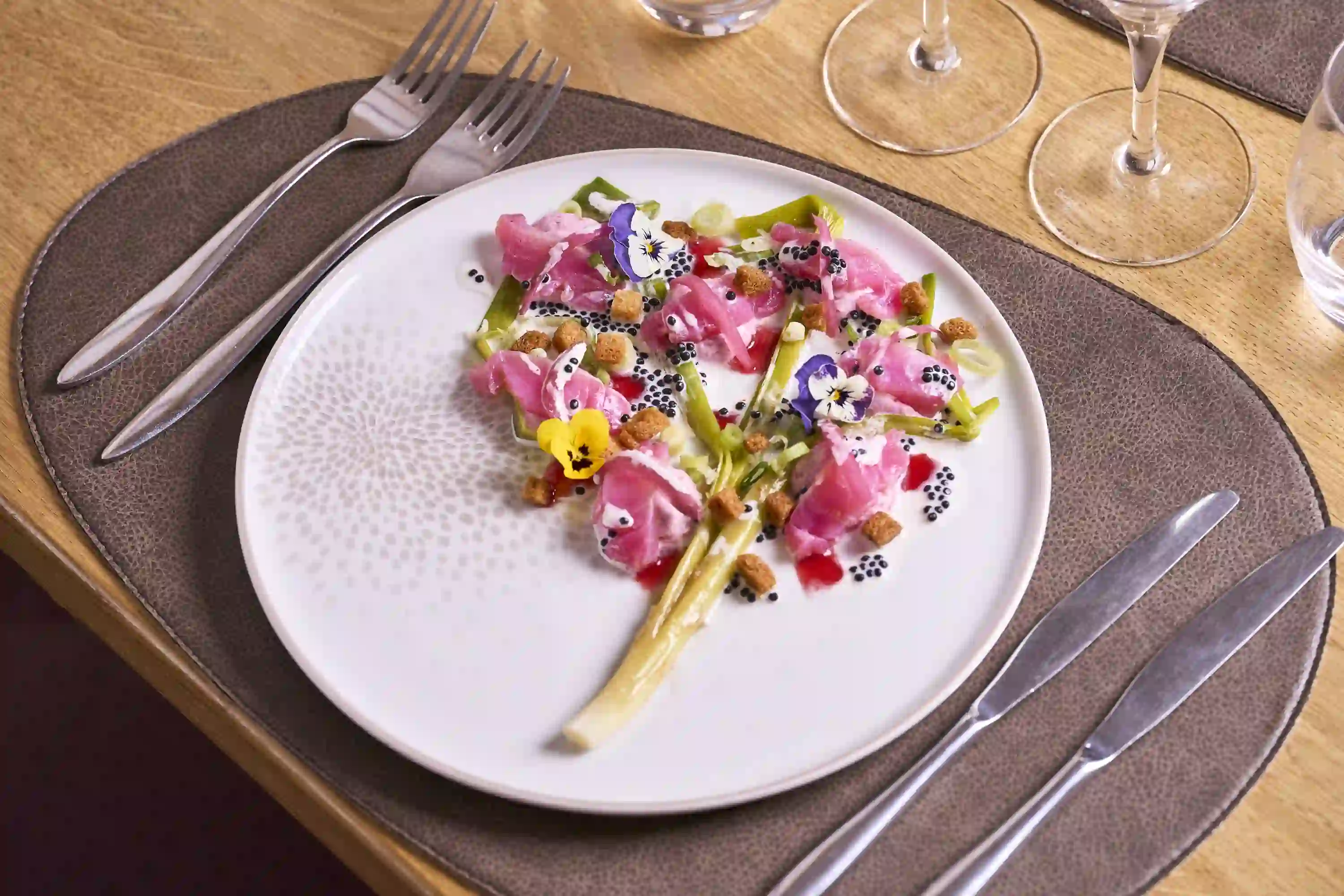 Carpaccio de Thon aux fleurs comestibles, entrée fraîche et faite maison
